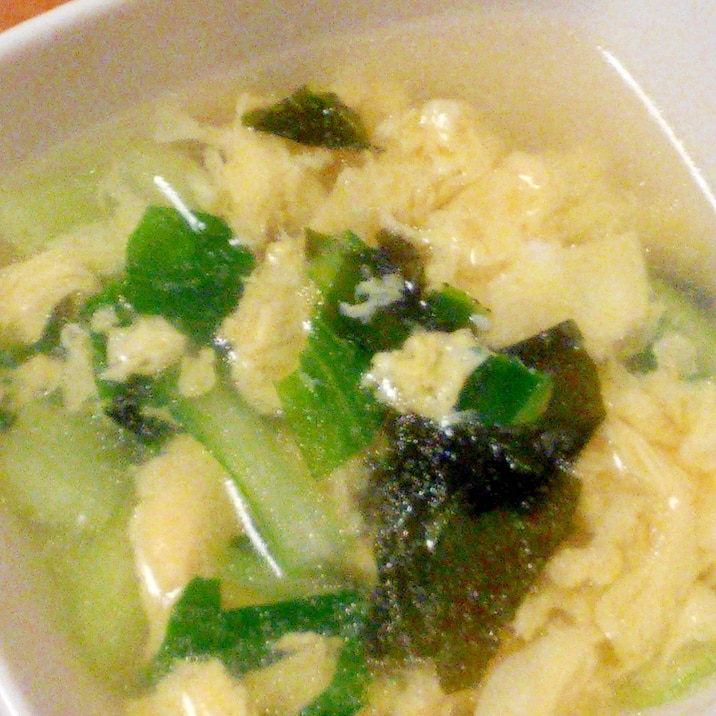 チンゲン菜とワカメのたまごスープ
